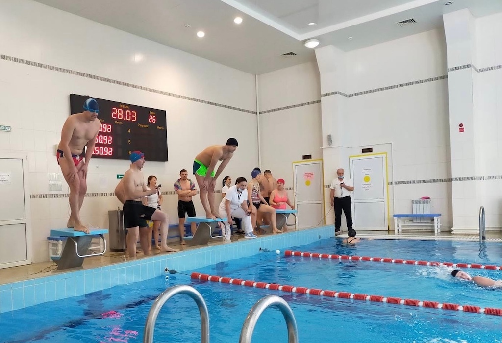 Трудовые коллективы Тобольска выявили сильнейших в плавании 